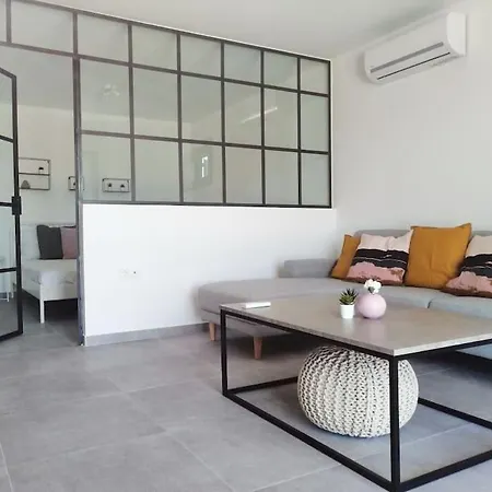 Apartman Laura_sea View Apartment_1 With Swimming Pool *